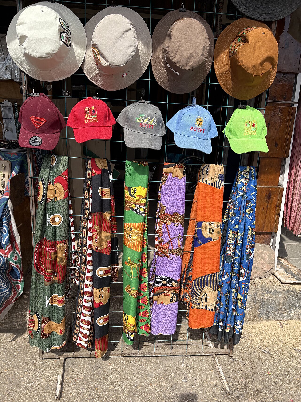 Egypt souvenirs: what to bring back from Hurghada, where to buy and what to avoid