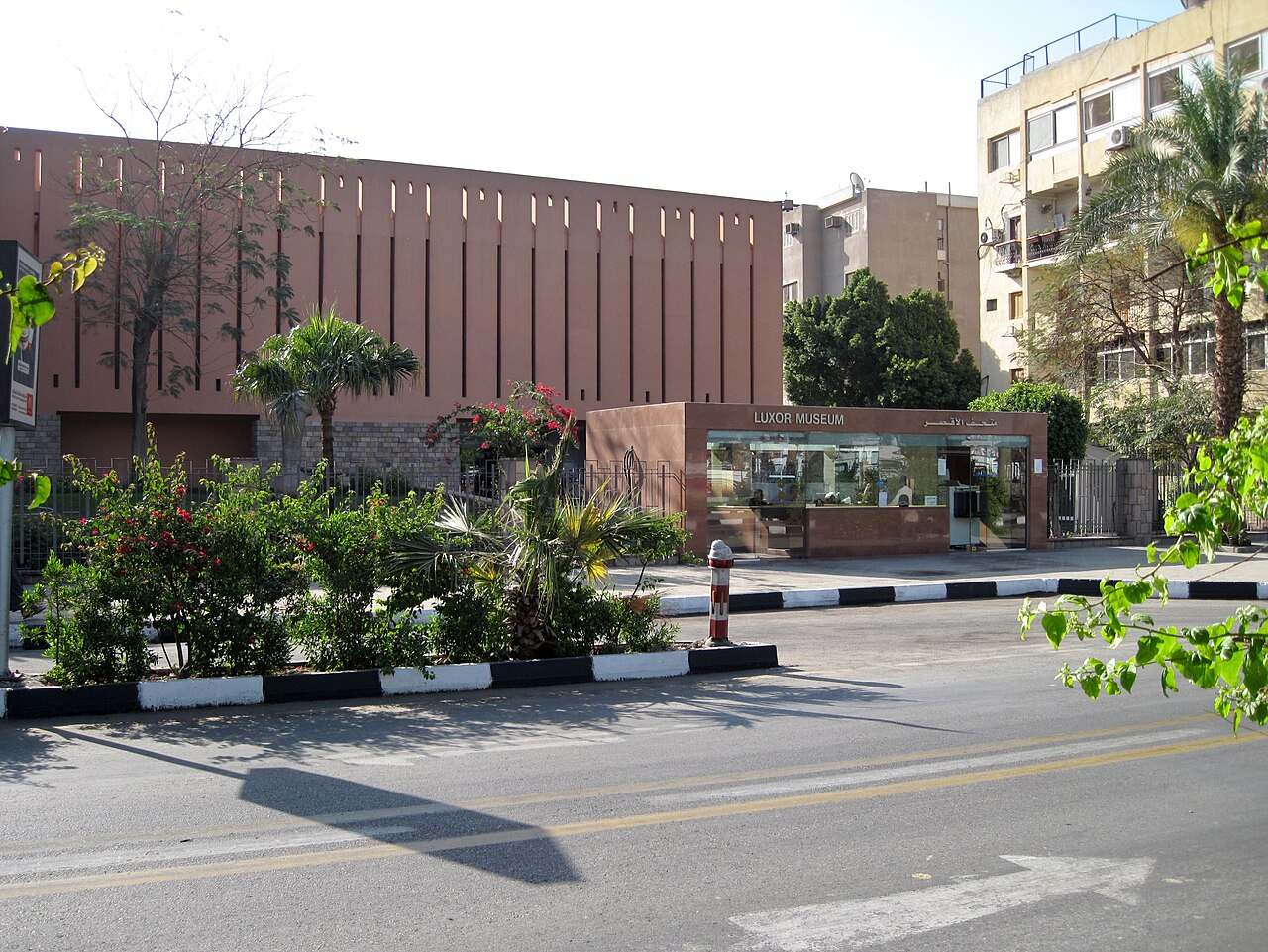 The entrance seen from the street