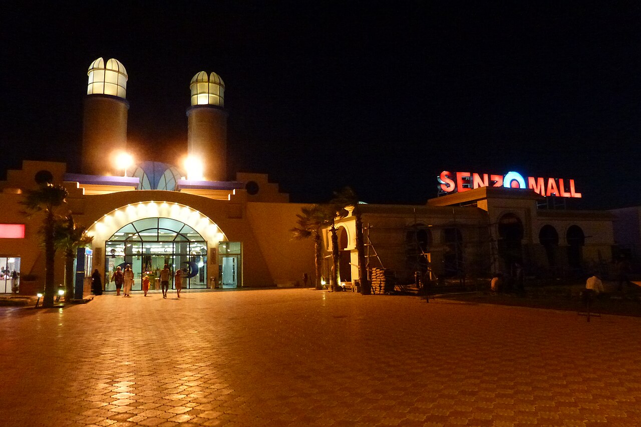 Senzo Mall w Hurghadzie: sklepy, supermarket i wieczory w centrum handlowym