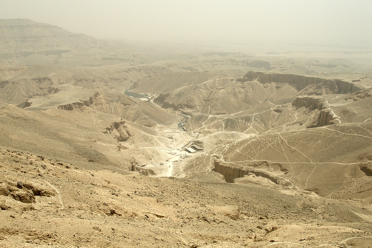 Valley of the Queens in Luxor: Nefertari's tomb, tickets and day trip from Hurghada (2026)